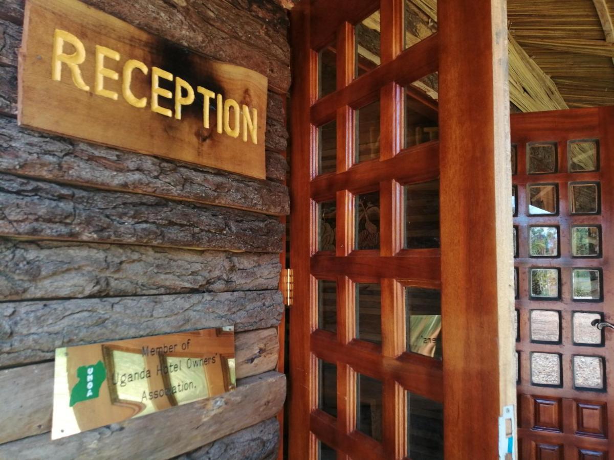Murchison Backpackers Masindi ภายนอก รูปภาพ