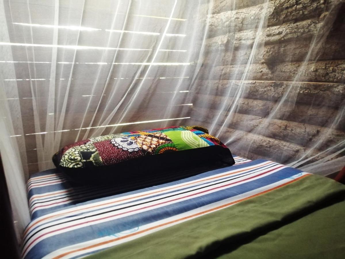 Murchison Backpackers Masindi ภายนอก รูปภาพ