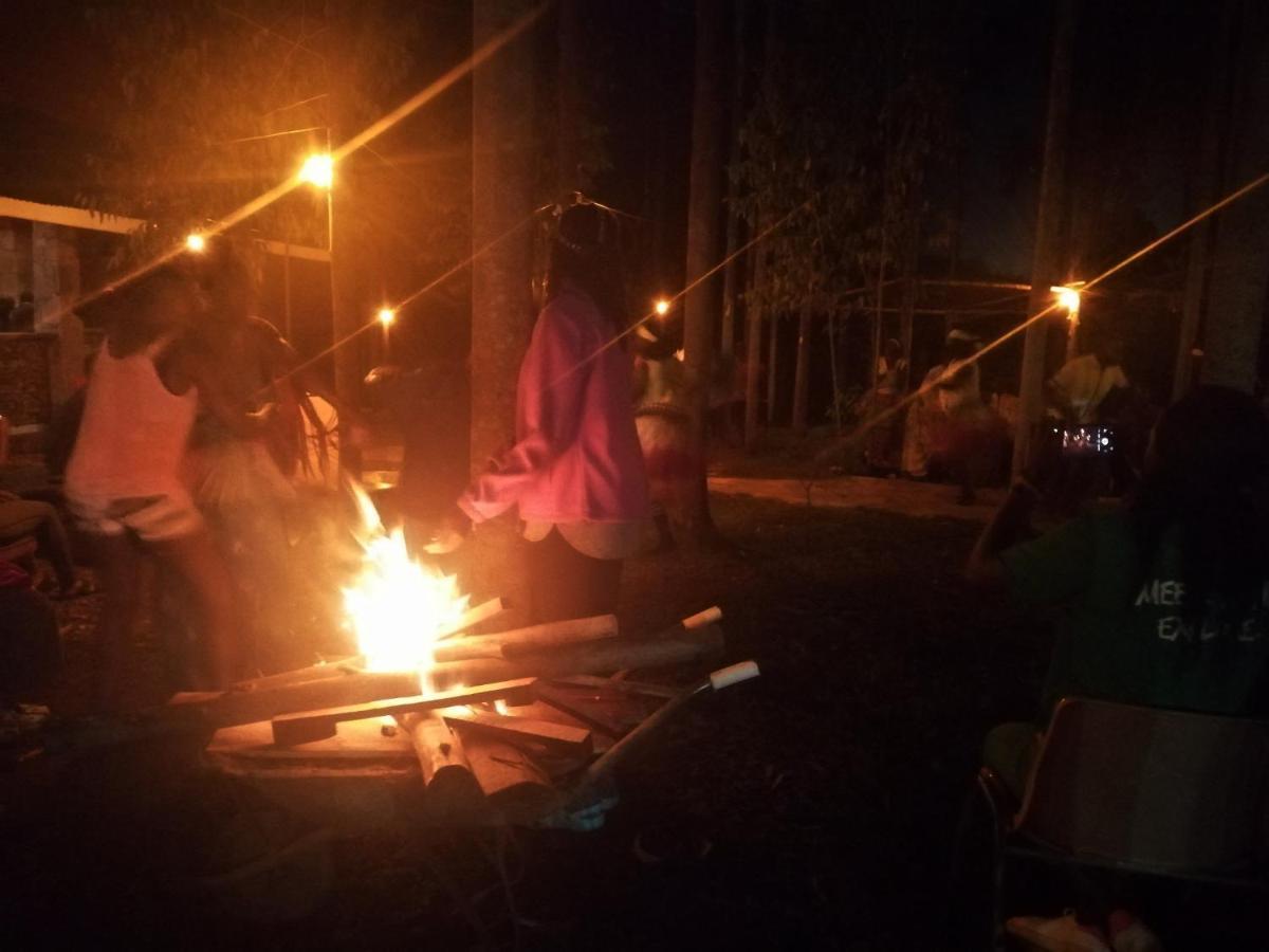 Murchison Backpackers Masindi ภายนอก รูปภาพ